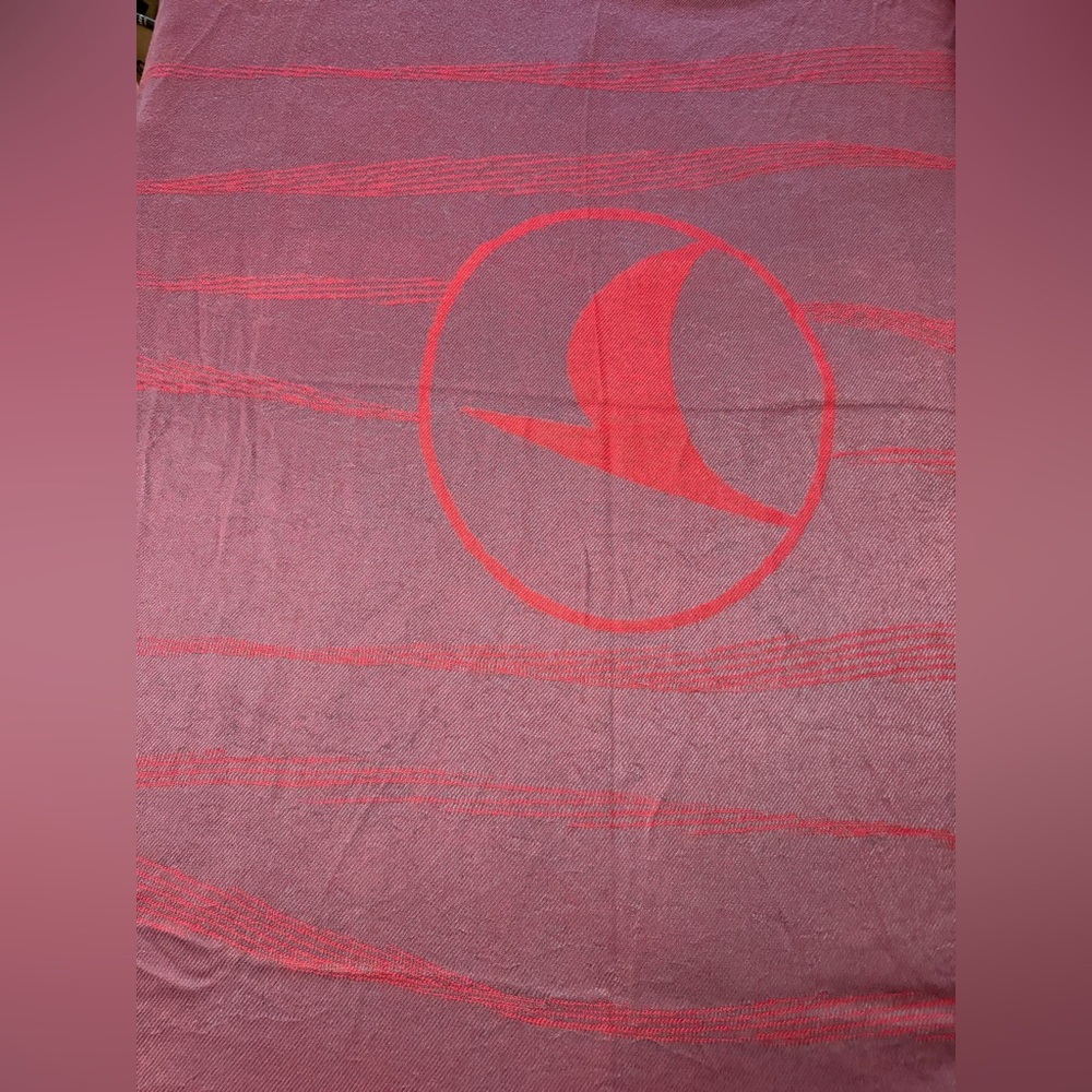 Gold Awin Tomorrow on Board Turkish Airline Passenger Travel Lightweight Blanket - Picture 6 of 12